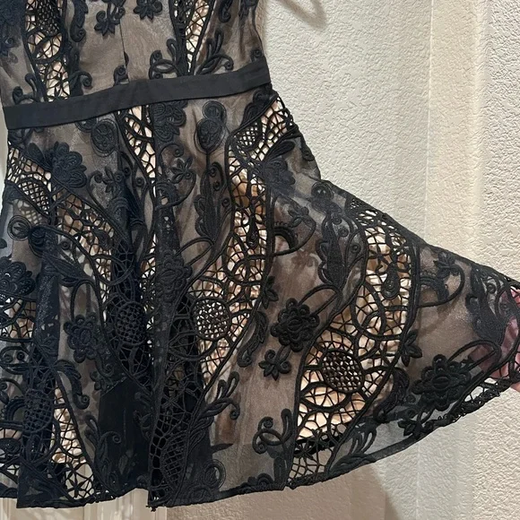 NWOT RARE Bebe Plunging Neckline Lace Overlay Dress Sz 2 - Picture 3 of 5